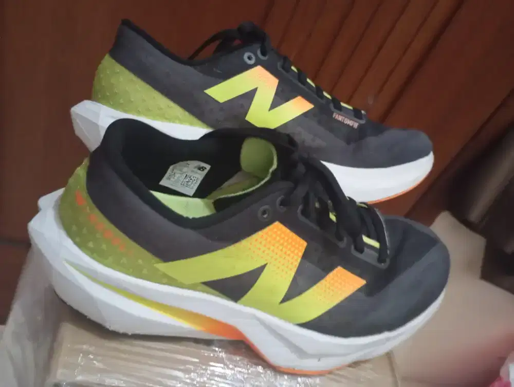 Sepatu New Balance Rebel