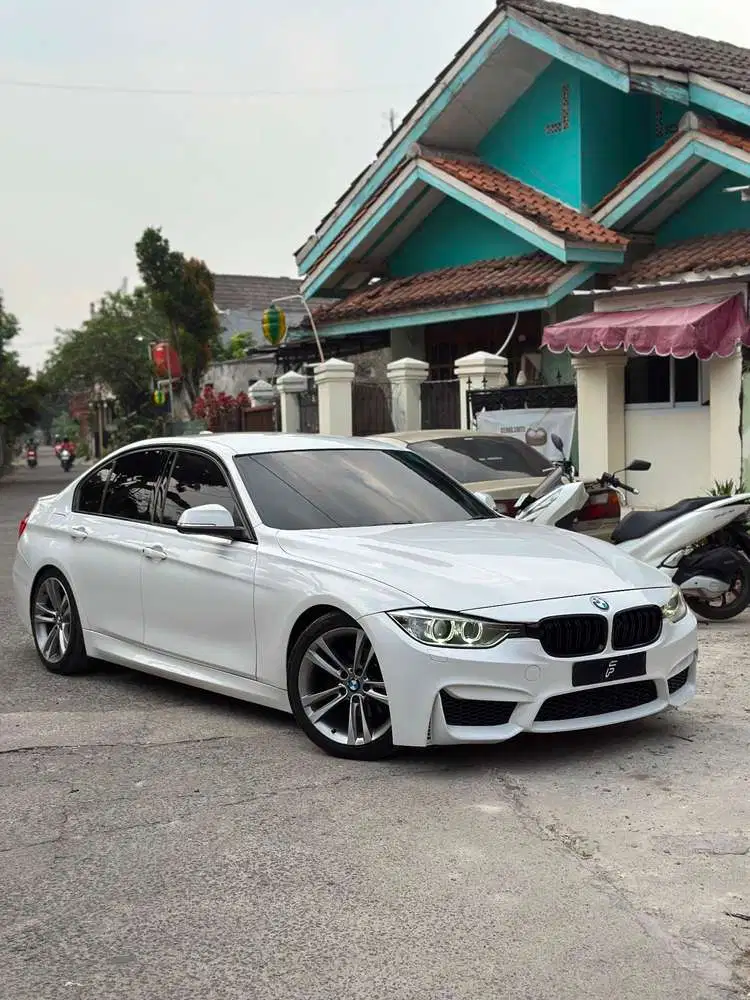 BMW 320i 2015 Bensin