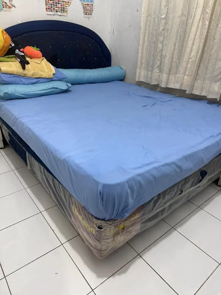 Dipan dan kasur spring bed merk uniland
