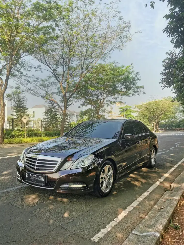 MERCEDES BENZ E250 Avantgarde 2011 Tgn1