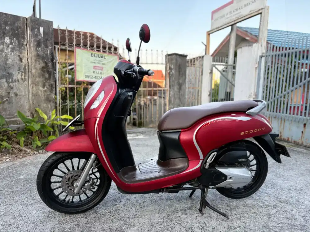 Honda scoopy warna merah