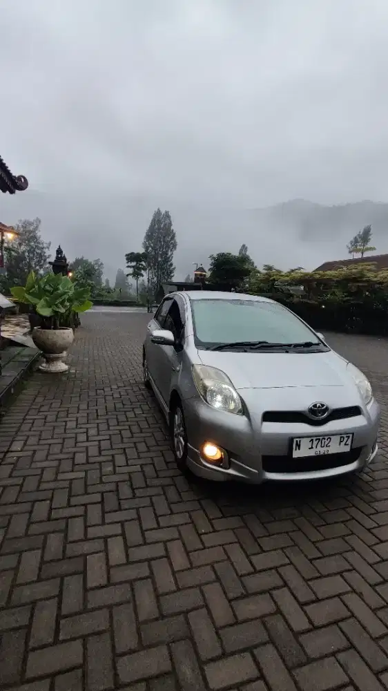 Toyota Yaris E AT  2012