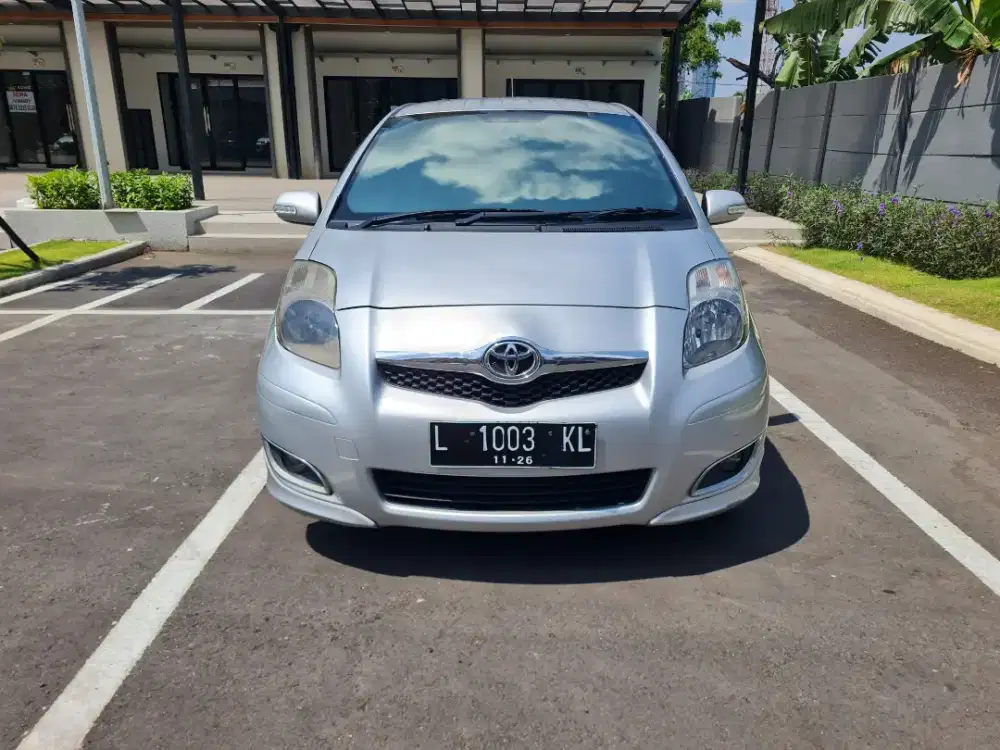 Toyota Yaris E 1.5 MT 2011 Silver
Istimewa