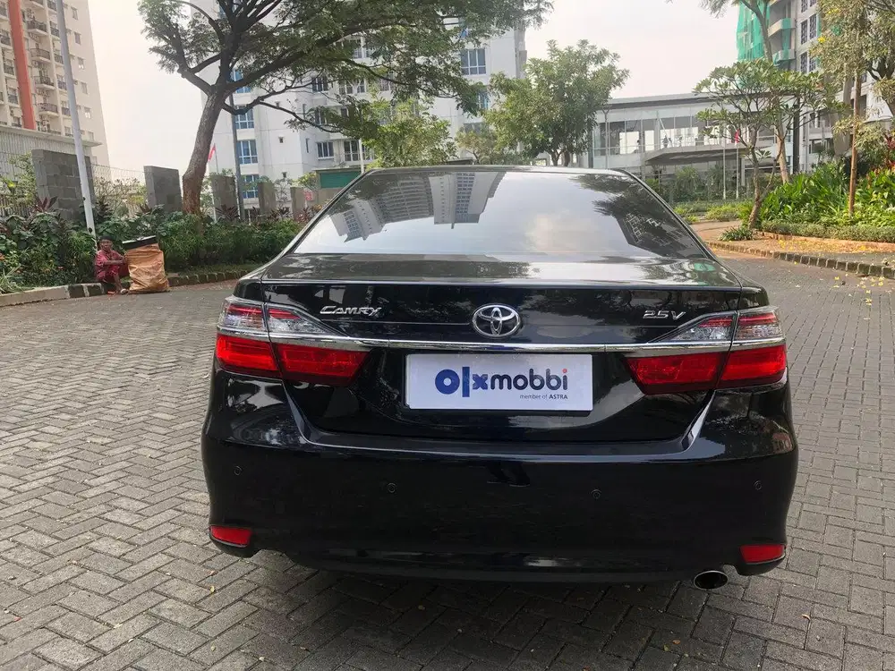 TDP 1 JUTA Toyota Camry 2.5 V Bensin-AT 2016 Hitam CUAGB