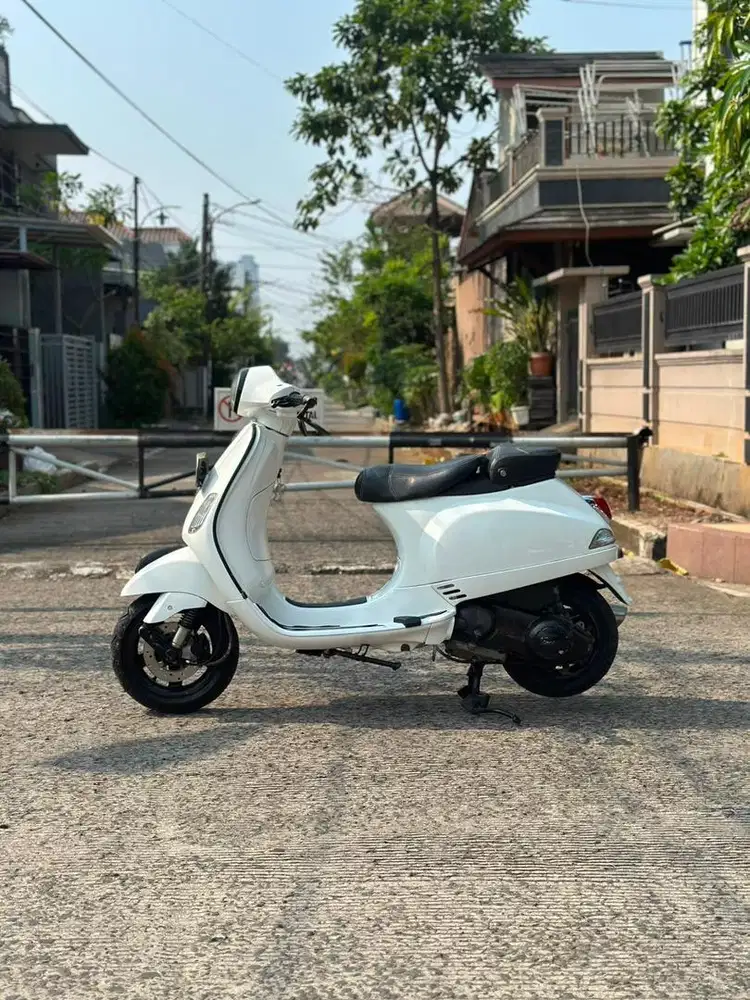 PIAGGIO LX 2V tahunan 2012 SALE TERMURAH!