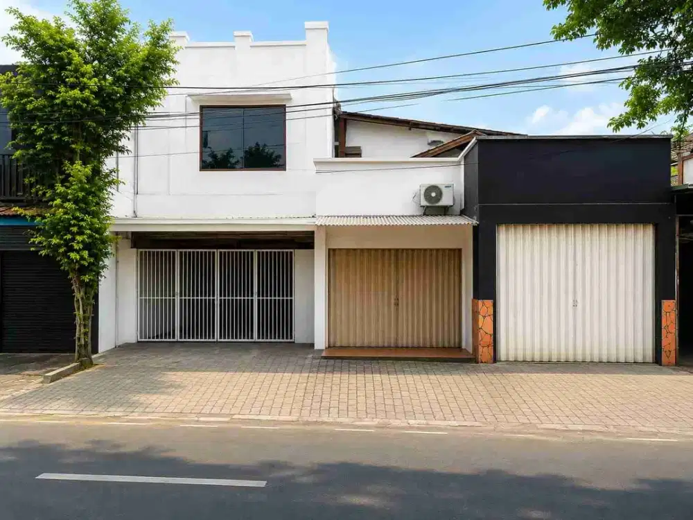 Dijual Rumah di jalan Pondok Gede Area taman mini. Lokasi strategis, cocok untuk usaha.
