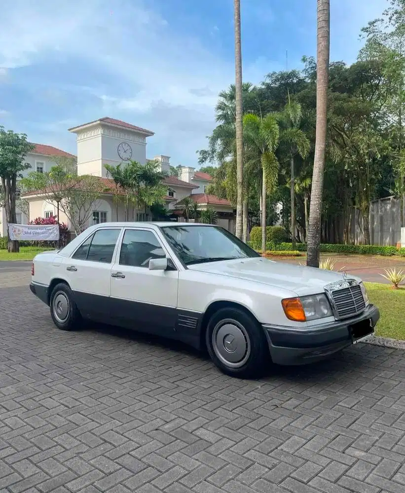 Mercedes-Benz E230 1990 Bensin