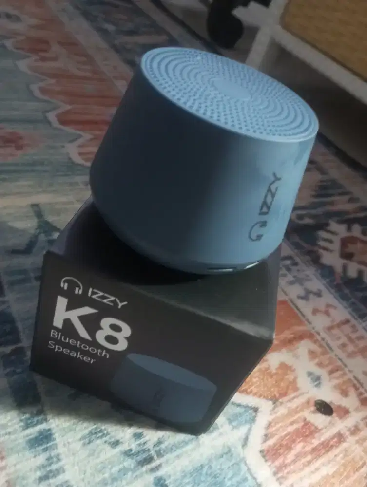 Izzy bluetooth speaker like new
