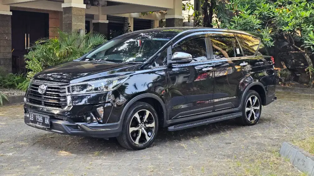 Innova Venturer Diesel A/T 2022