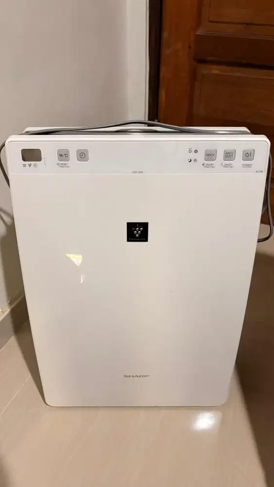 Sharp Air Purifier KC-F30Y-W Plasmacluster Humidifier Like New