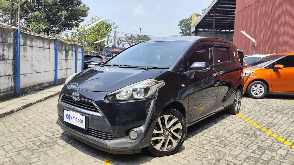 TDP 1 JUTA Toyota Sienta 1.5 V Bensin-MT 2016 Hitam CAEXD