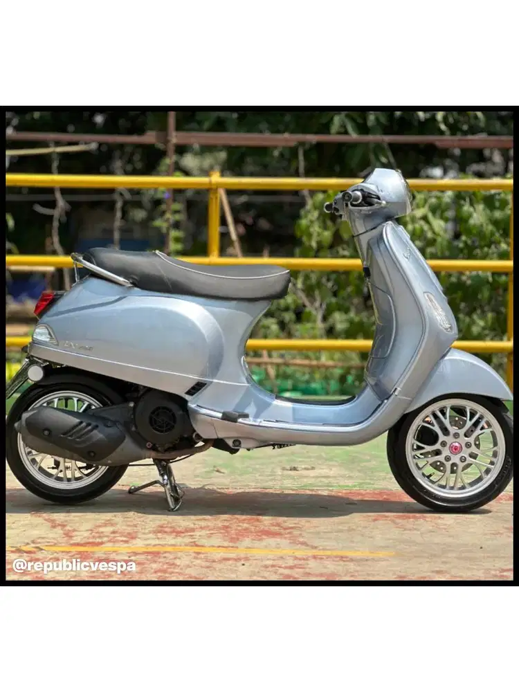 TERMURAH PIAGGIO VESPA LX 125 IGET FACELIFT TAHUN 2023 GREY DELICATO