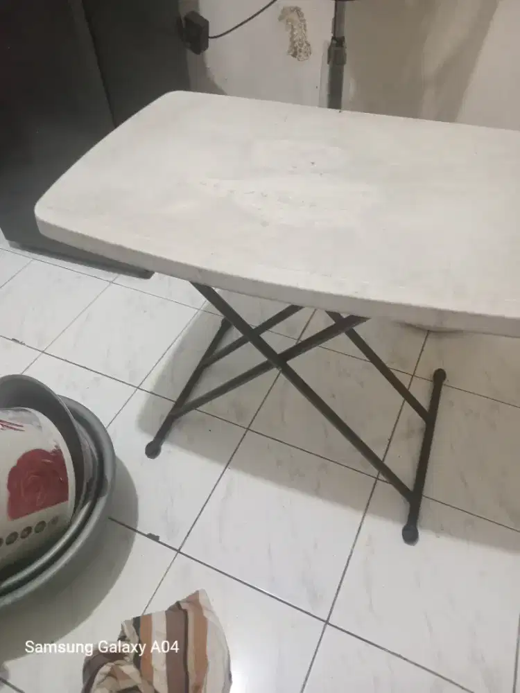 Meja lipat krisbow