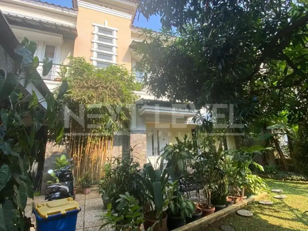 Rumah Mewah Lokasi Premium di Kawasan Elite dengan Lingkungan Asri & Bebas Banjir. Semi Furnished di Raffles Hills Cibubur