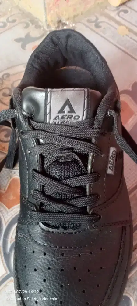 Sepatu aerosport hitam ukuran 40