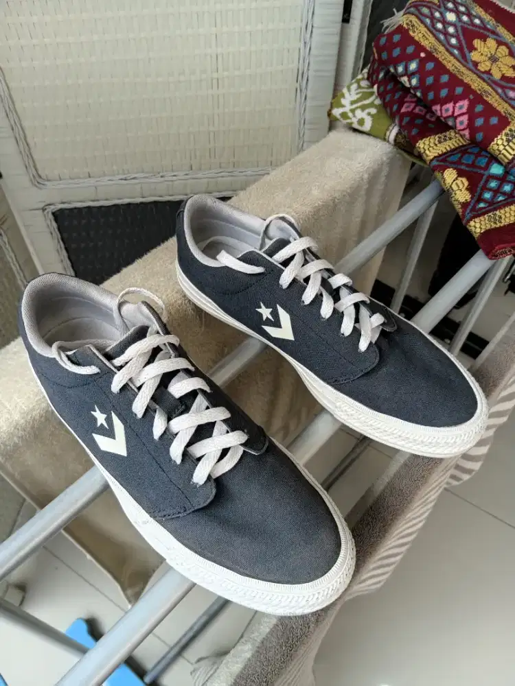 Sepatu converse original uk 42