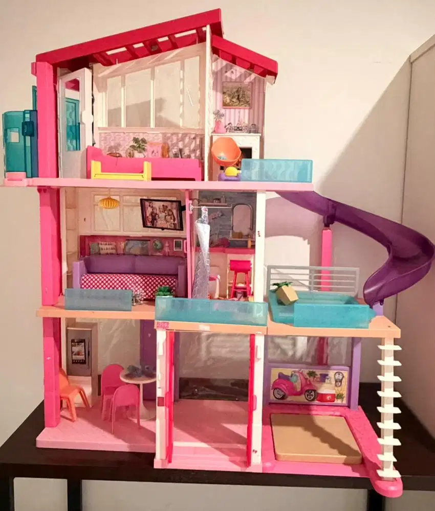 Barbie Dream House 4 lantai dengan lift dan pool