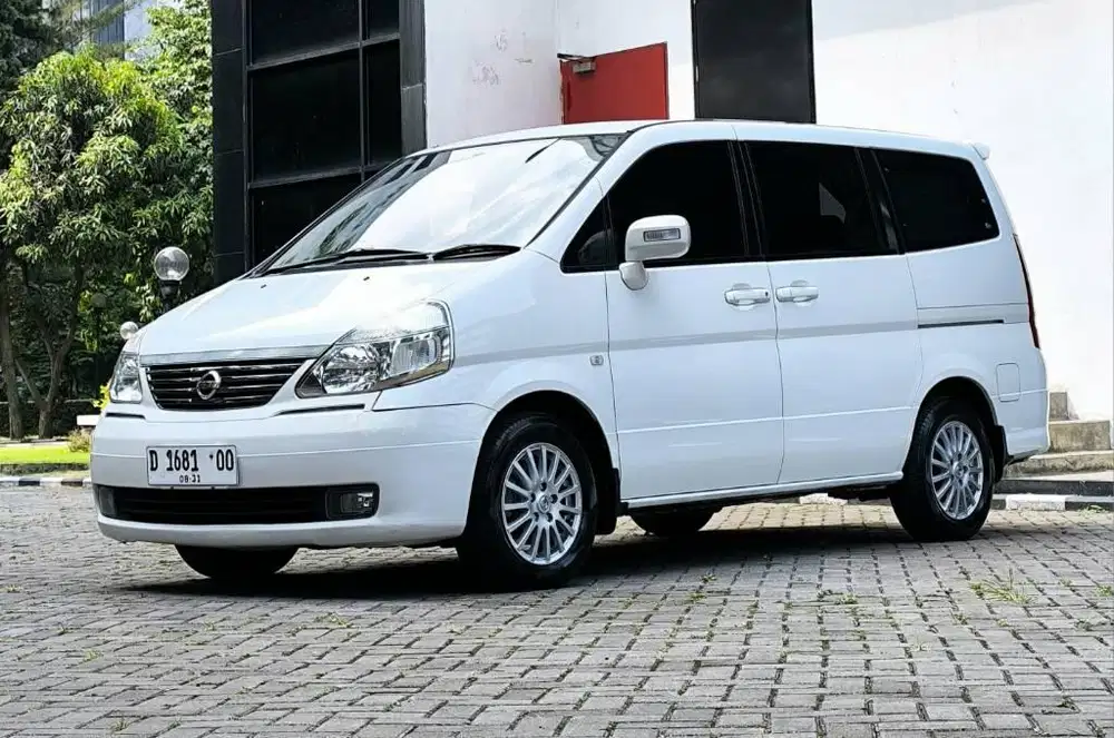 SERENA HWS 2.0 AT 2011 LowKM 50rb RECORD NISSAN BANDUNG, 1 TANGAN