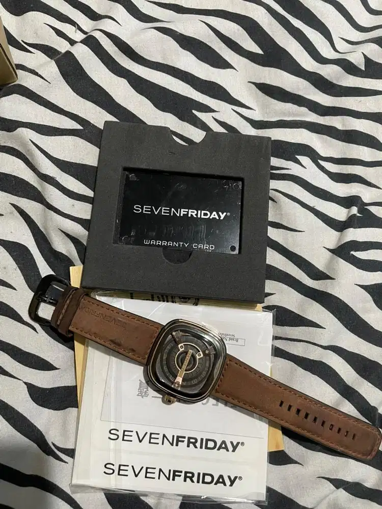 Jam tangan Seven Friday