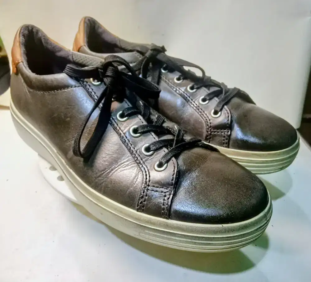 Size 41 - Ecco - Sepatu Pria Casual Kulit Keren Kekinian