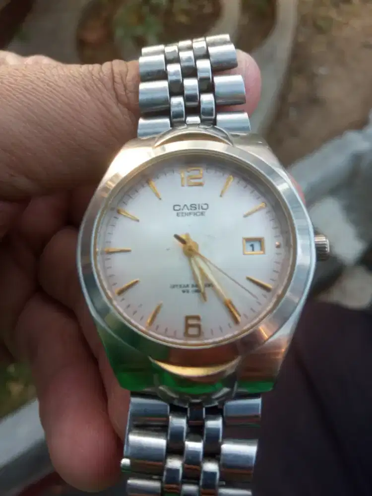 Jam tangan pria vintage