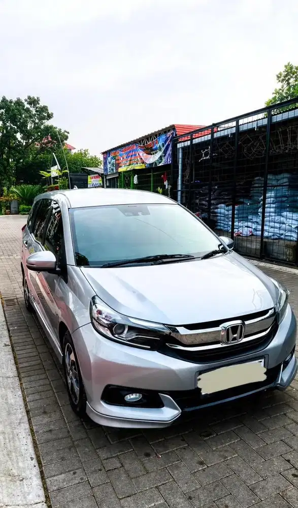 Mobilio E AT 2019 Warna Silver