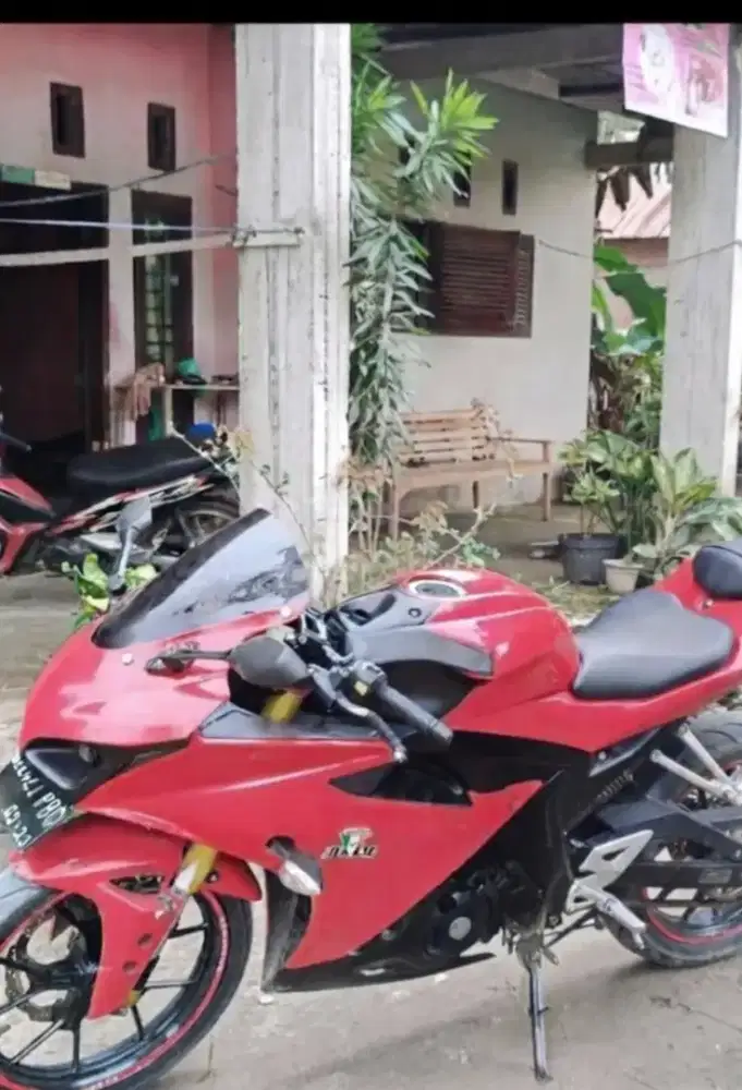 Gsx R 150 warna merah