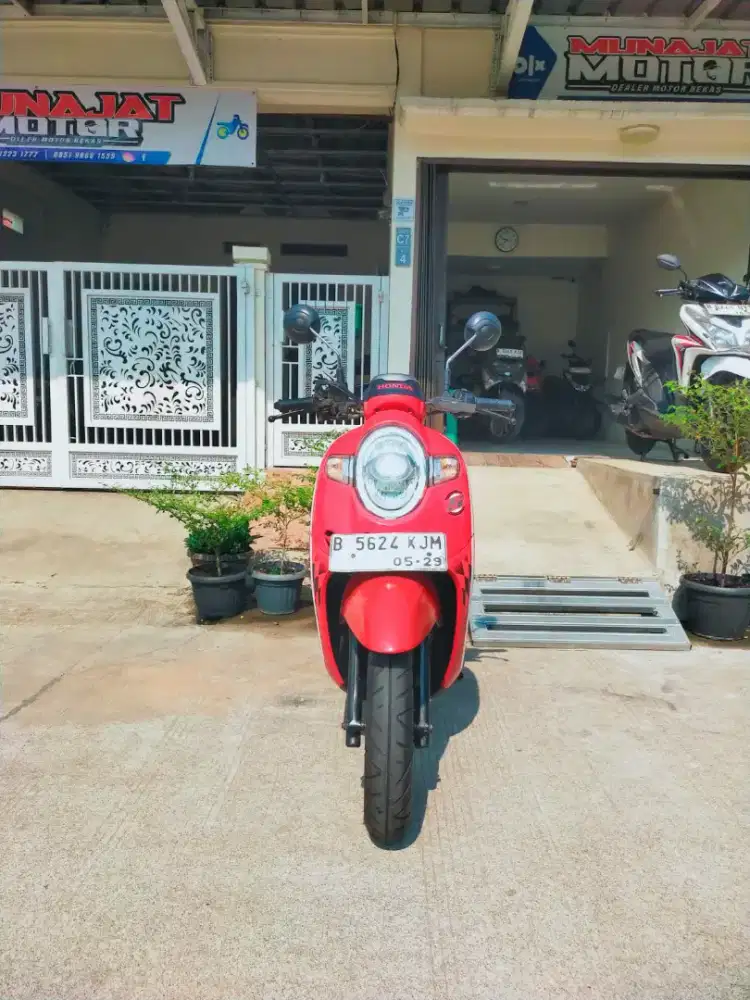 SCOOPY 2018 DONAT SPORTY RED ORIGINAL MULUS