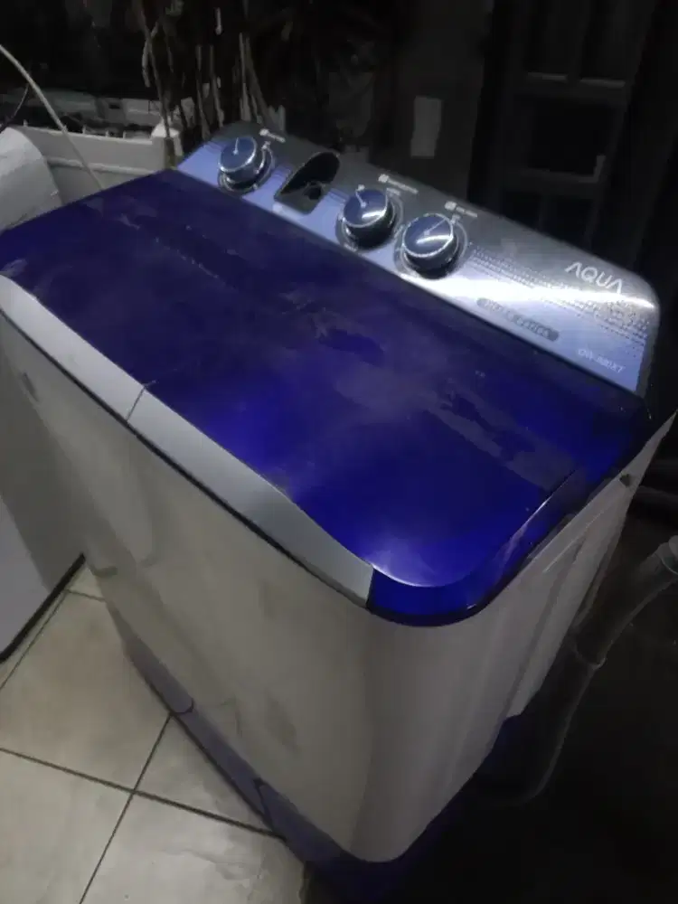 Mesin cuci 2tabung aqua
