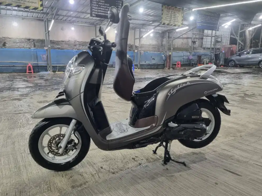 SCOOPY 2018 COKLAT HITAM 108 CC