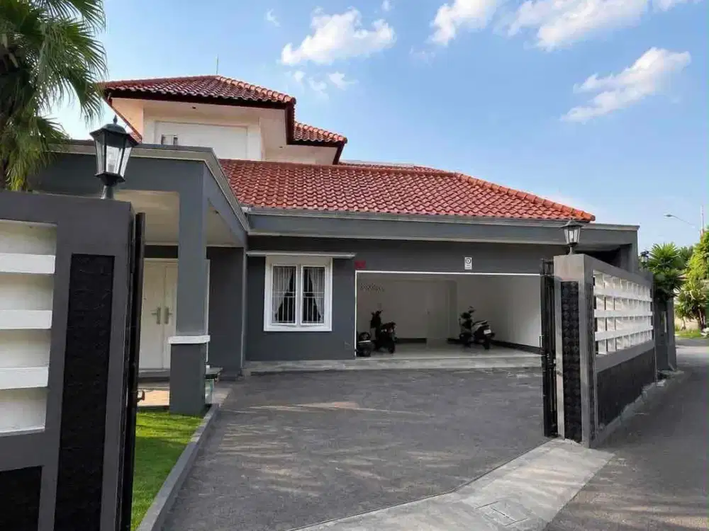 Rumah di dalam komplek eksklusif Kebayoran Lama Bendi