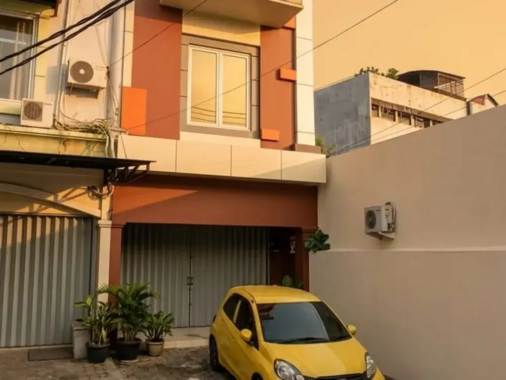 Peluang Emas! Ruko Komersial 4,5 Lantai Super Strategis & Siap Pakai di Pejaten, Jaksel