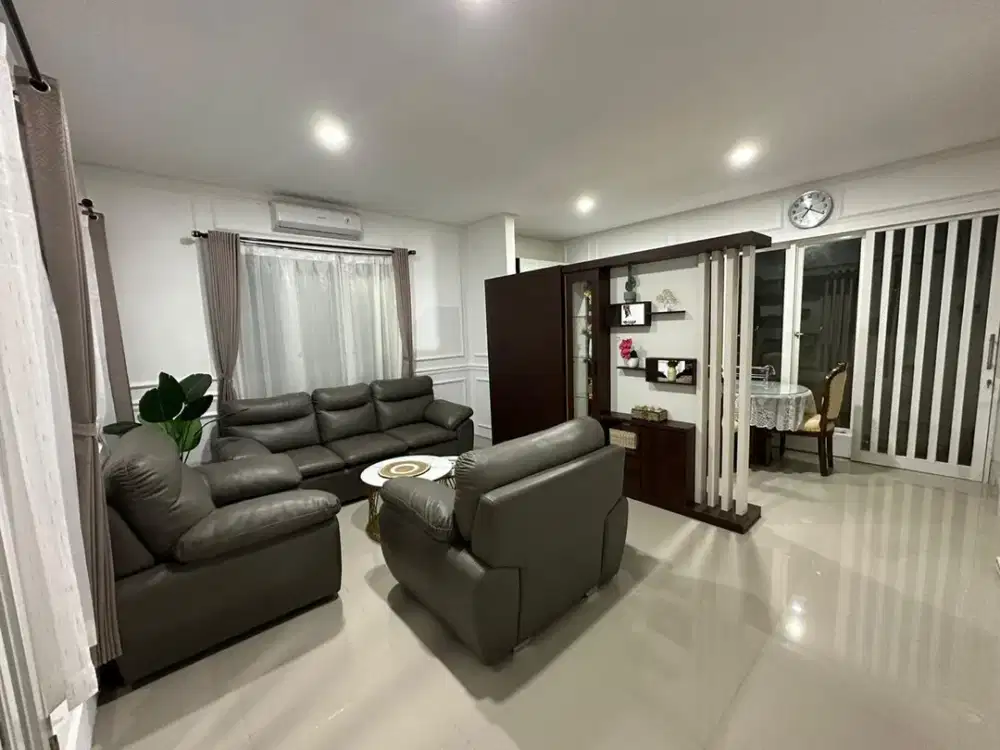 DIJUAL CEPAT Villa Cantik Kolam Renang Full Furnish Dekat Kampus UIN 3 Malang