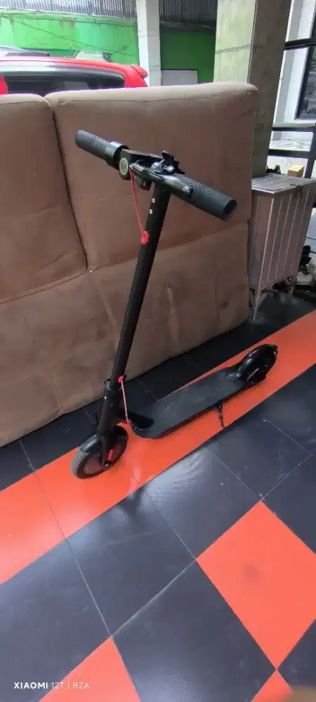 Skuter scooter lipat listrik