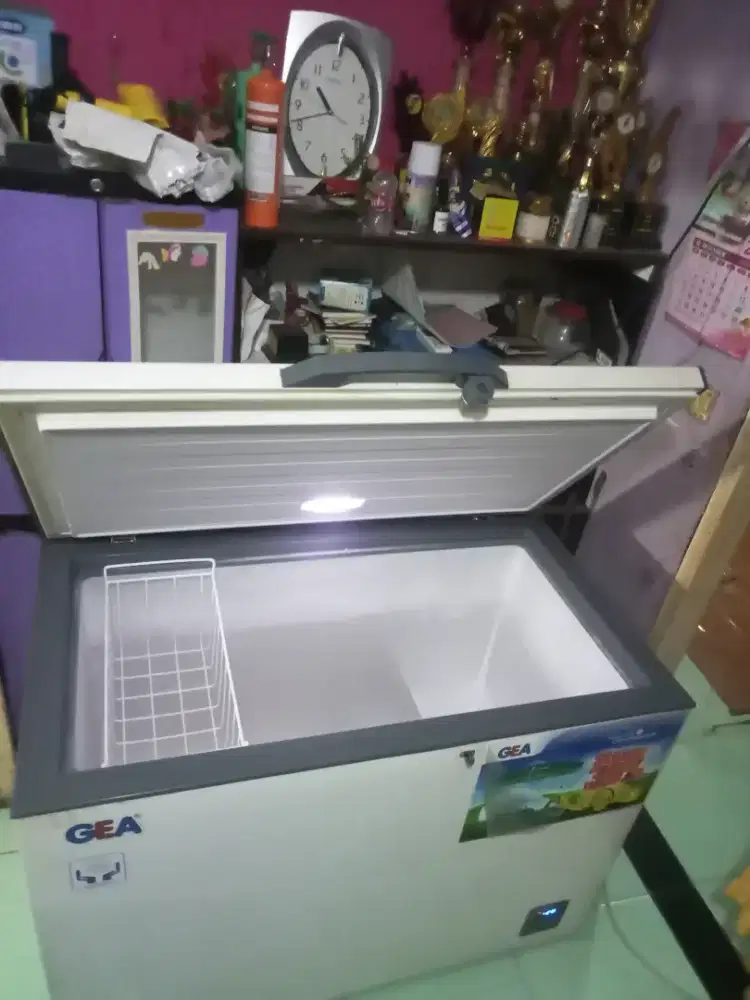 Chest freezer Gea 318 liter normal jaya