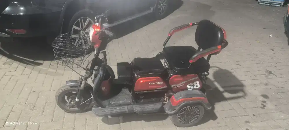 Sepeda listrik roda tiga