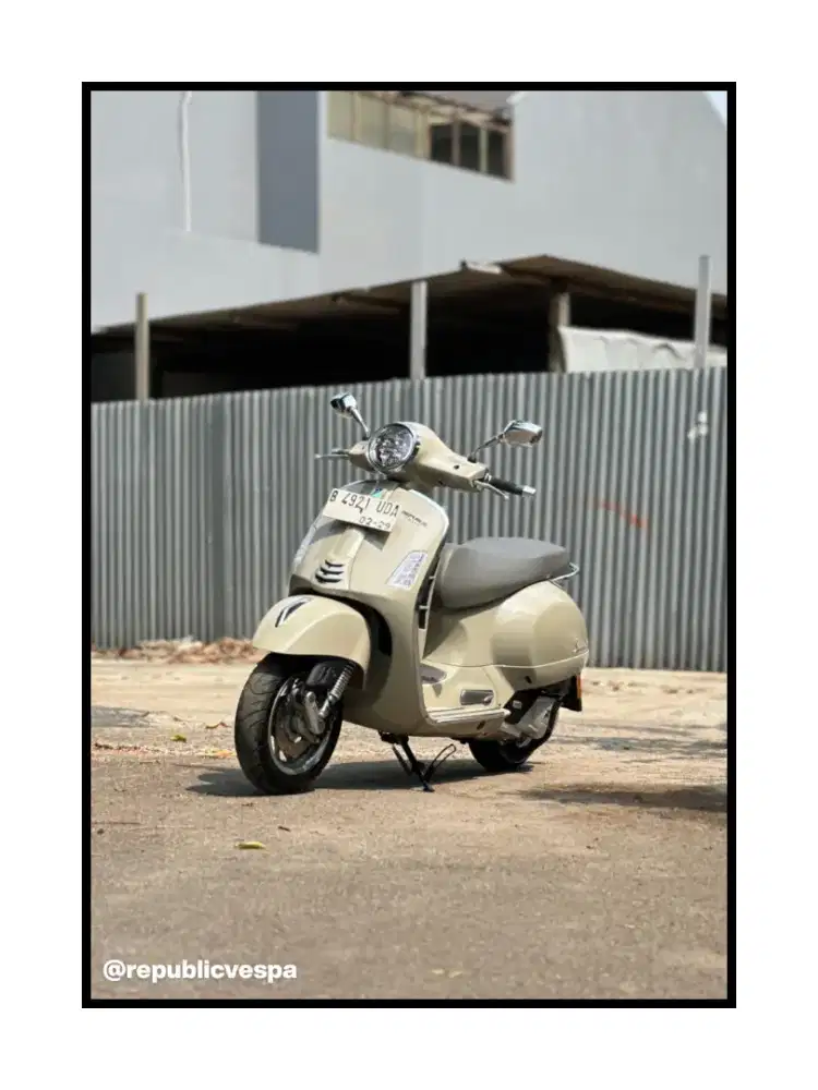 JUAL VESPA GTS CLASSIC 4V 150 KEYLESS IGET ABS LED TH 2023 LIKE NEW!