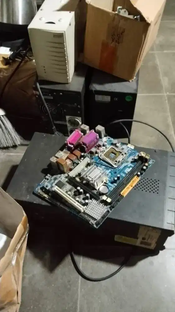 tampung pc / monitor / dan lain-lain