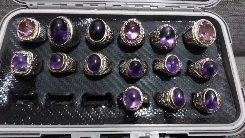 menjual Batu Kecubung unggu, ametyst, wulung Indonesia
