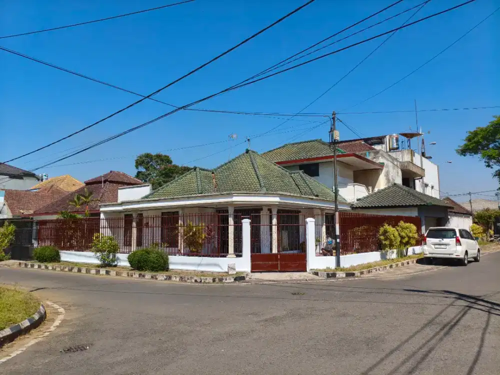 Disewakan Rumah Asri & Luas LT 316m2 Di JL Nias Kasinkota Malang