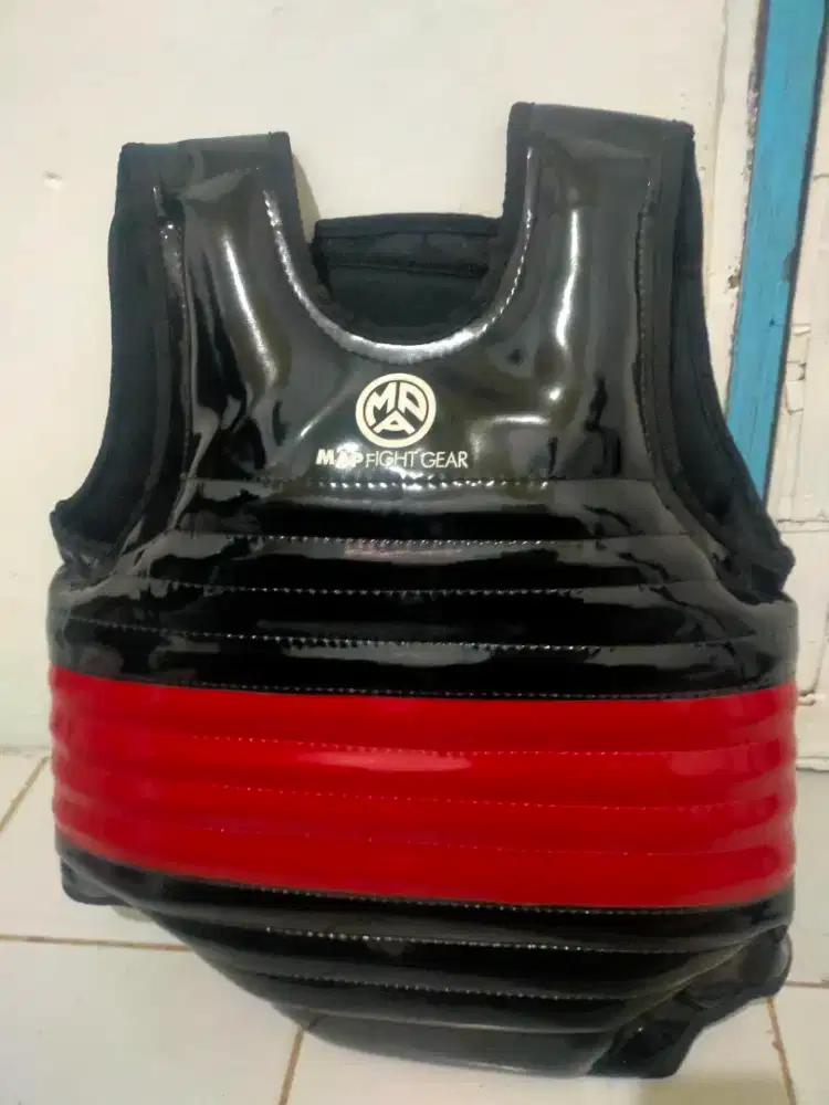 jual body protector kondisi masih mulus hanya di pakai sekali sja