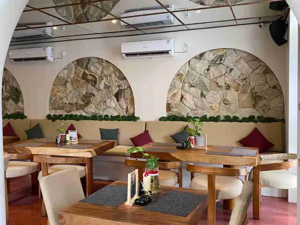 DISEWAKAN RESTO BARU 2 LANTAI LOKASI KEDAMPANG KEROBOKAN NEAR CANGGU SEMINYAK  BALI