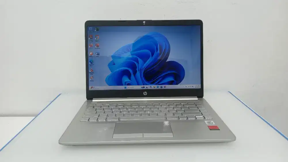 HP 14S-CF INTEL CORE i5-10210U RADEON R7 M440 2GB RAM 8GB SSD 512GB