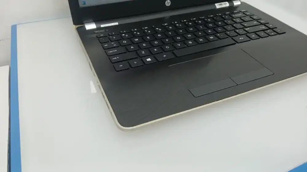 LEPTOP HP 14-BS INTEL CORE i5-7200U RADEON 520 2GB RAM 4GB SSD 128GB