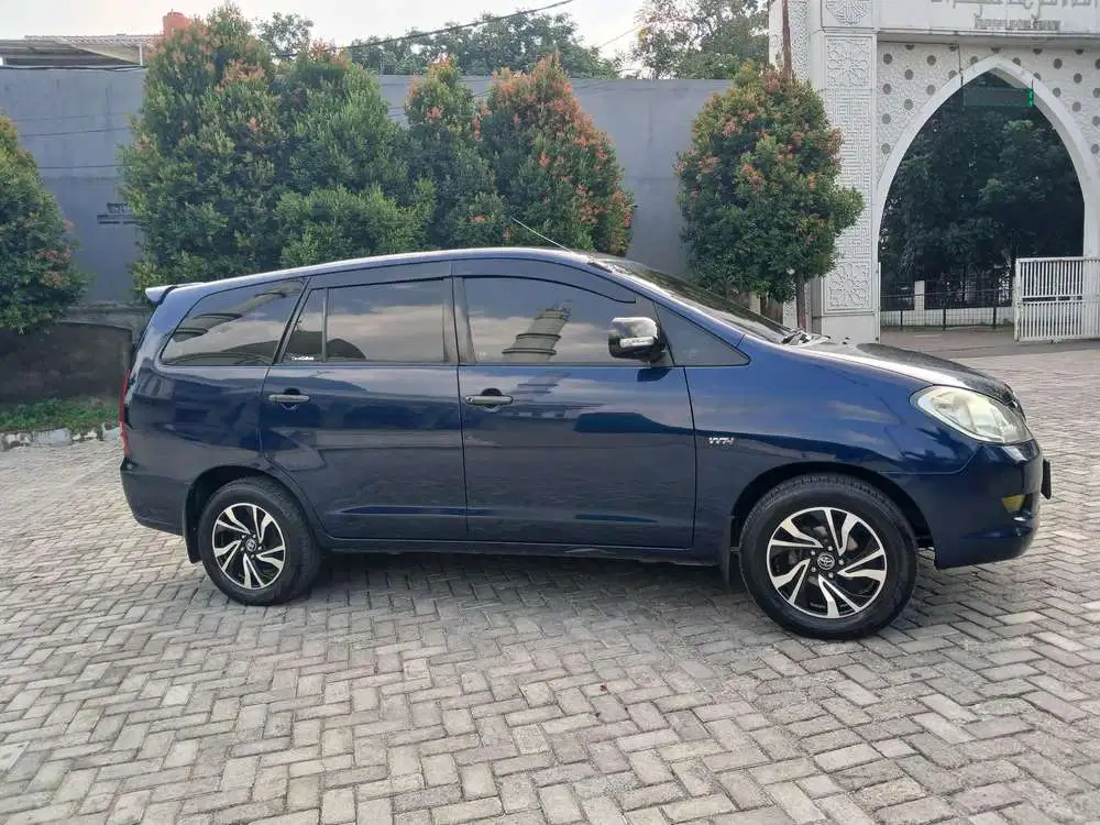 Toyota Kijang Innova 2006 Bensin