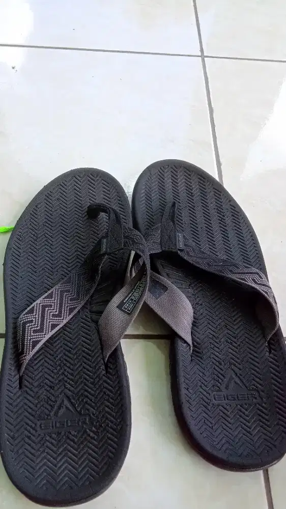 Sandal eiger bekas