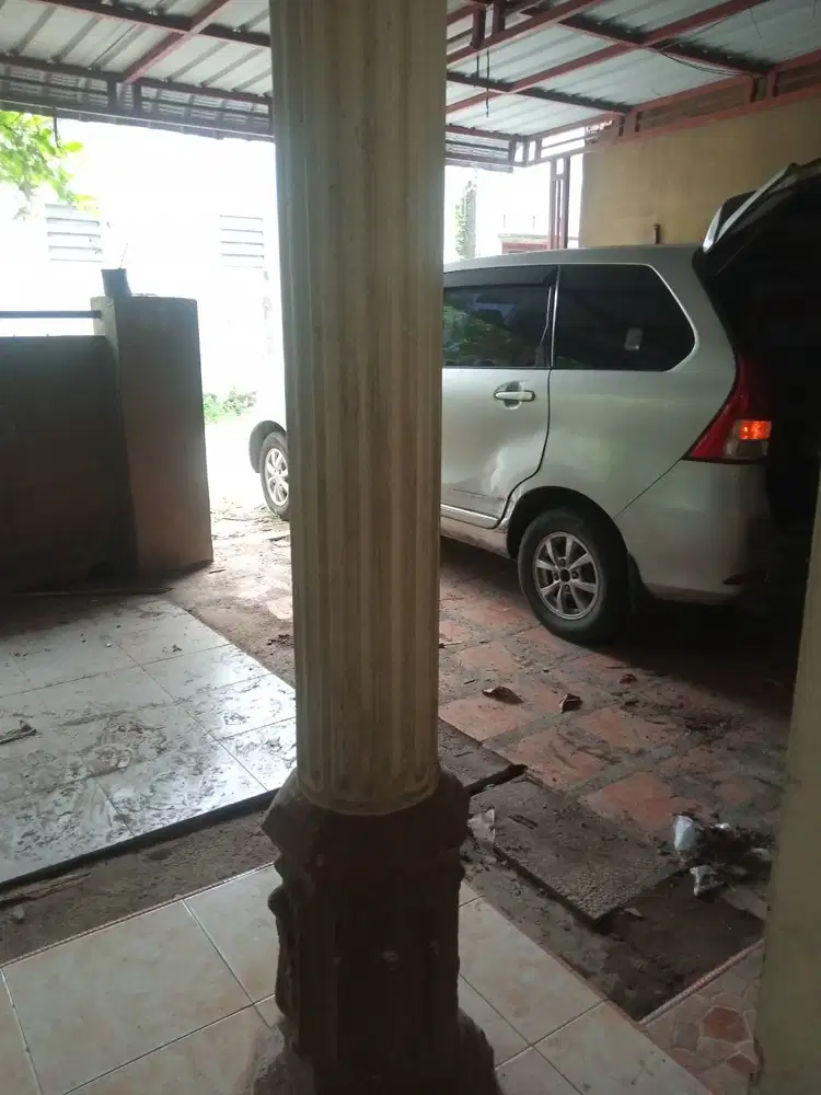 DI KONTRAKKAN RUMAH
