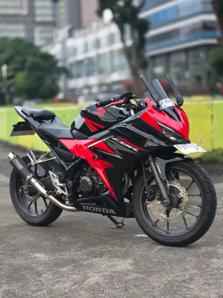 Honda CBR150R ABS Merah