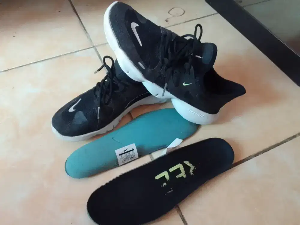 Sepatu Harian dan Lari