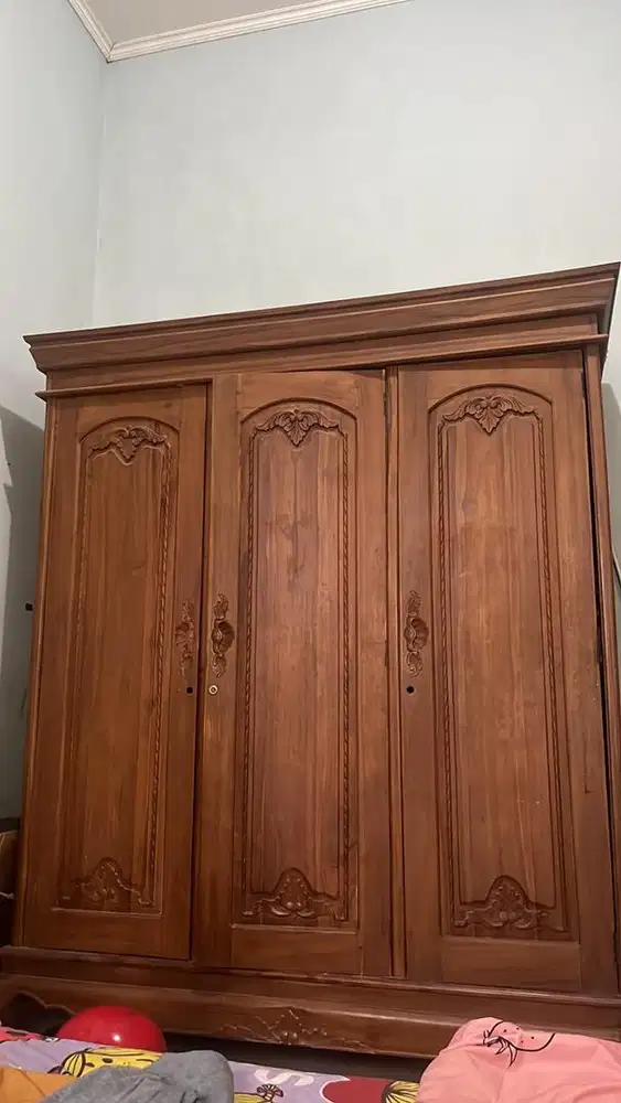 DIJUAL CEPAT LEMARI JATI 3 PINTU